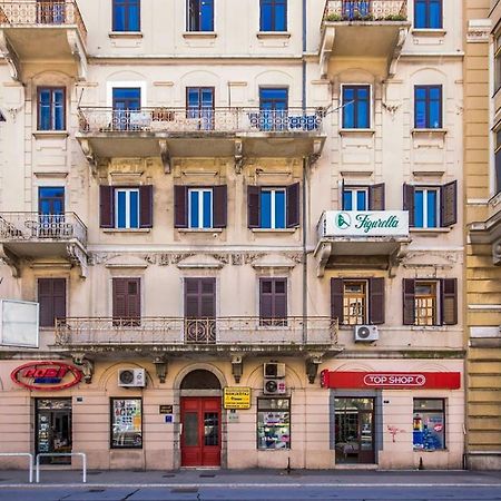 Apartments Black & White, Cherry & Blue Rijeka Exterior photo